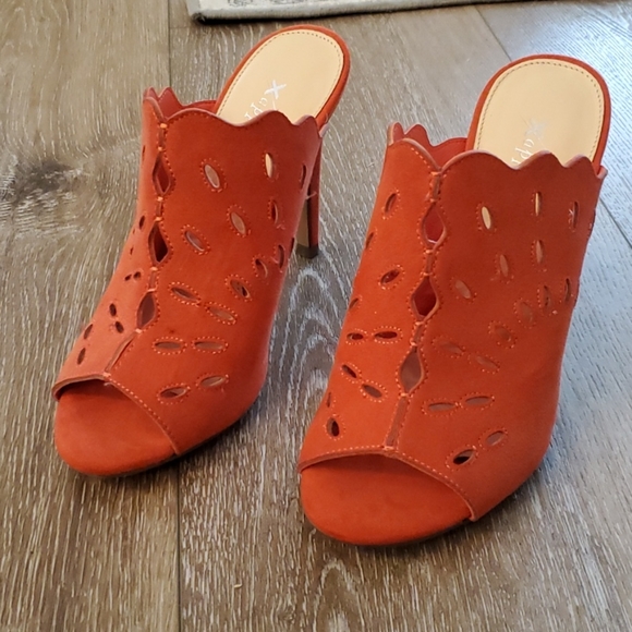 Bright Orange slip on heels - Picture 3 of 5